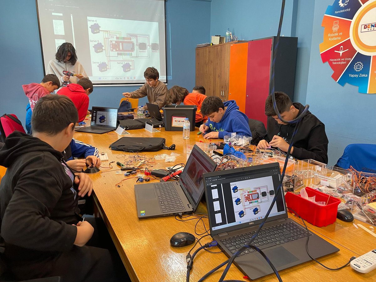 DENEYAP İleri Robotik Kodlama Şenliği'nde geleceğin teknoloji yıldızları projelerini sergiledi.

İleri Robotik eğitimini azimle tamamlayarak projelerini sahaya taşıyan tüm öğrencilerimizi yürekten kutluyoruz.

Gelecek sizinle şekilleniyor!

<a href="/DeneyapTurkiye/">DENEYAP Türkiye</a> #milliteknolojihamlesi