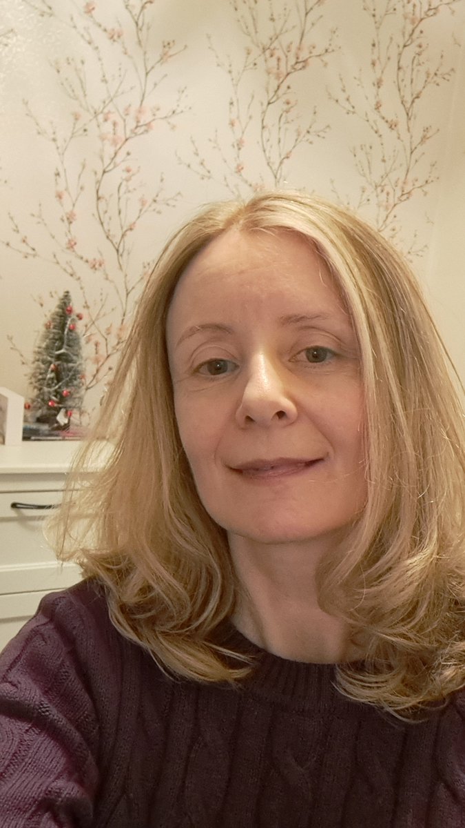 Laura_Camp2347's tweet photo. New hair ready for New Year 
And a chilly walk https://t.co/7zH1jCeVtB