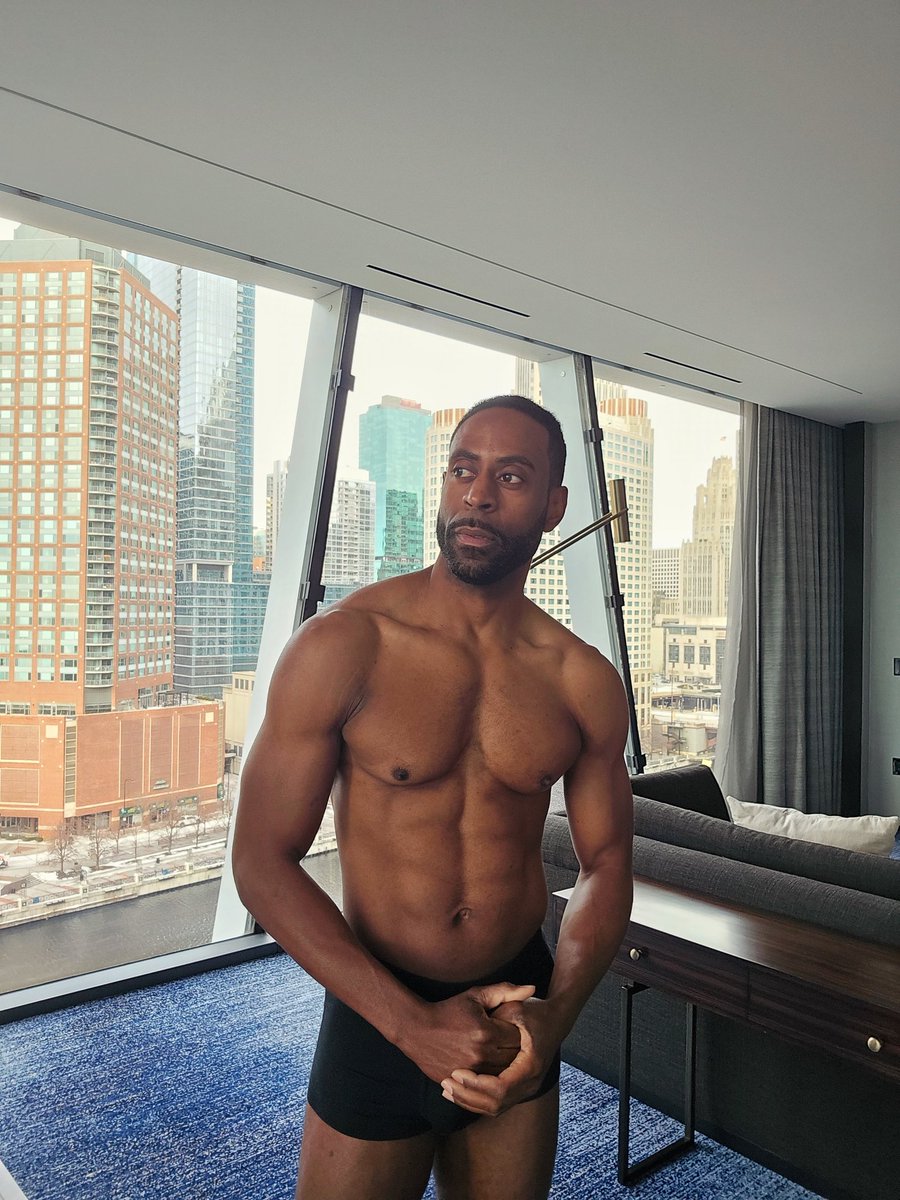Good Morning!

#chicago #sexy #gay #fitness #NewYear2026