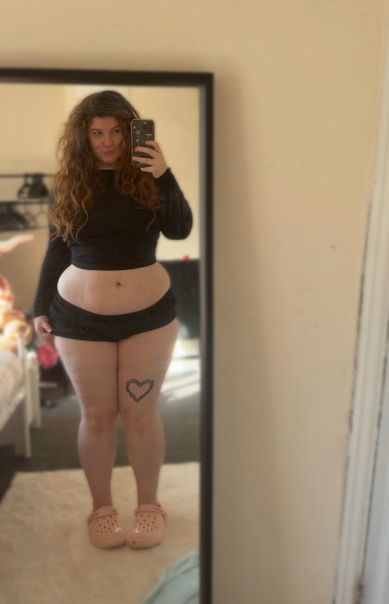 kittykale0's tweet photo. What do you call this genre of woman? https://t.co/OvoUnrnoba