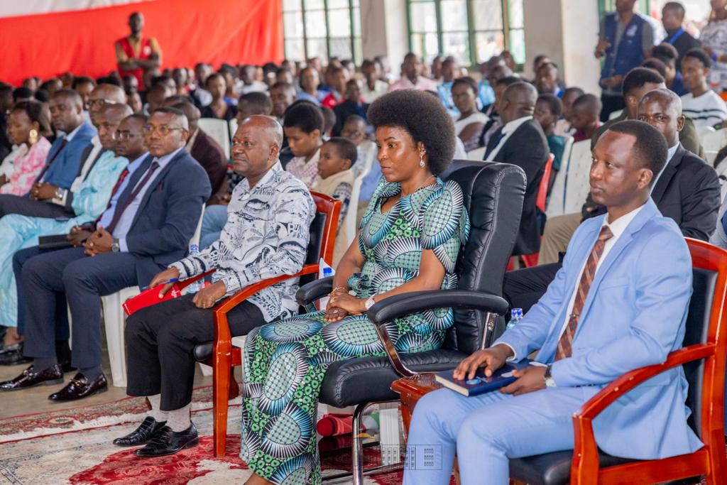 Pasteur Dieudoné Nahimana a encouragé les jeunes à ne pas céder au désespoir, mais plutôt à s'engager davantage dans des efforts d'autodeveloppement. Il a souligné l'importance de garder foi en Dieu, le Créateur, qui a de bons plans pour chacun d'entre nous.