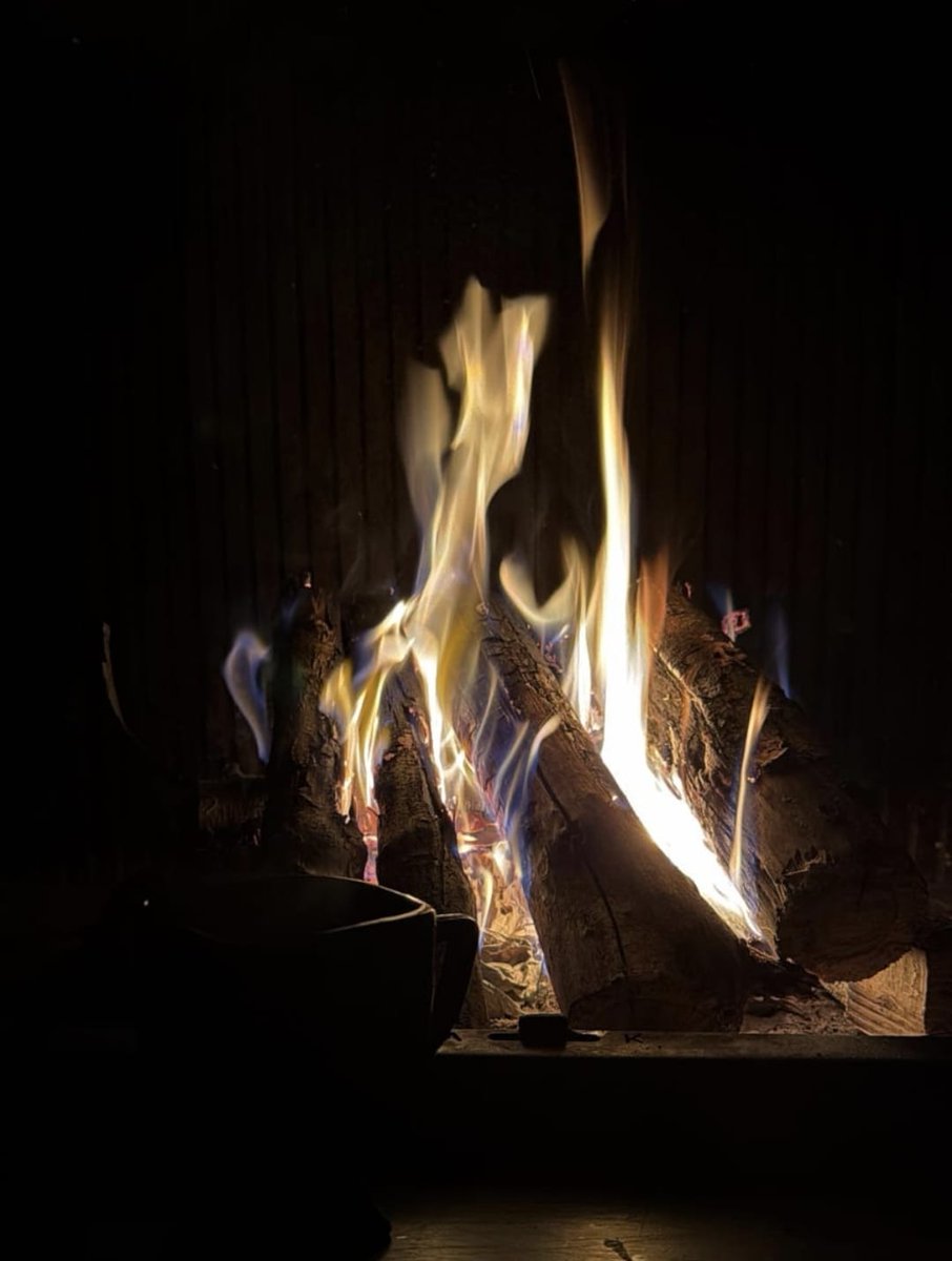 Junto a esta foto Kerem nos dijo cuæl es su momento preferido del día y que le gusta hacer al lado de ese fuego...
Lo recuerdas
#KeremBürsin