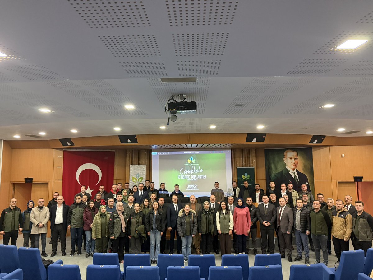 OMOBirligeCagri's tweet photo. Teşekkürler Çanakkale!

Meslek mensuplarımızla buluşmalarımız ülkemizin dört bir yanında coşkuyla devam ediyor!

Çanakkale’de meslektaşlarımızla omuz omuza gelerek geçmiş kazanımlarımızı, bugünün sorumluluklarını ve yarının hedeflerini paylaştık.

Bu yol; dayanışmanın, ortak aklın ve inancın yoludur.

Birlikte kazandık, birlikte güçlendik,
birlikte yine başaracağız!

Toprağımız Bir, Yolumuz Bir!

#BirliğeÇağrı