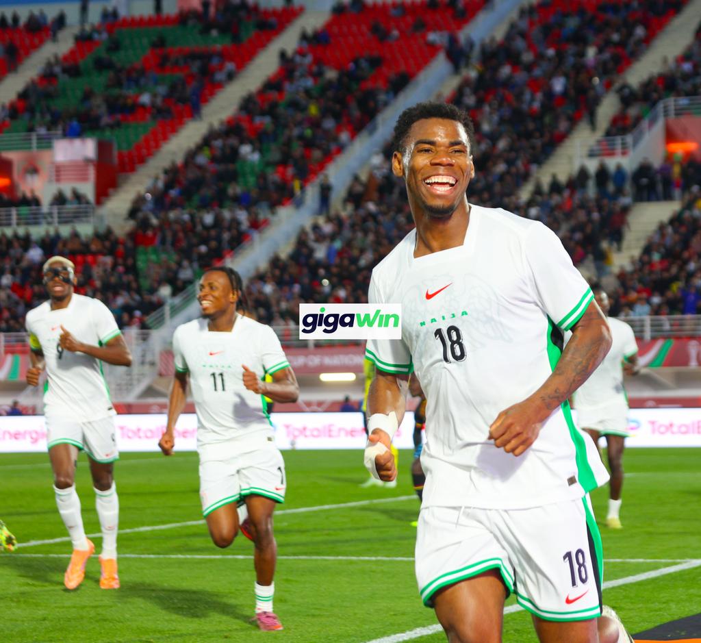 OgaNlaMedia's tweet image. FULL TIME:
Uganda 1-3 Nigeria.

- Onyedika can compete with Ndidi.
- Osimhen's leadership was evident.
- Chelle and his Eagles can't keep a clean sheet. SAD 😢.
- Chukwueze dazzles.
- Alebiosun with a solid debut.
- Fisayo Dele-Bashiru was missing.
- Onuachu and Osimhen in a…