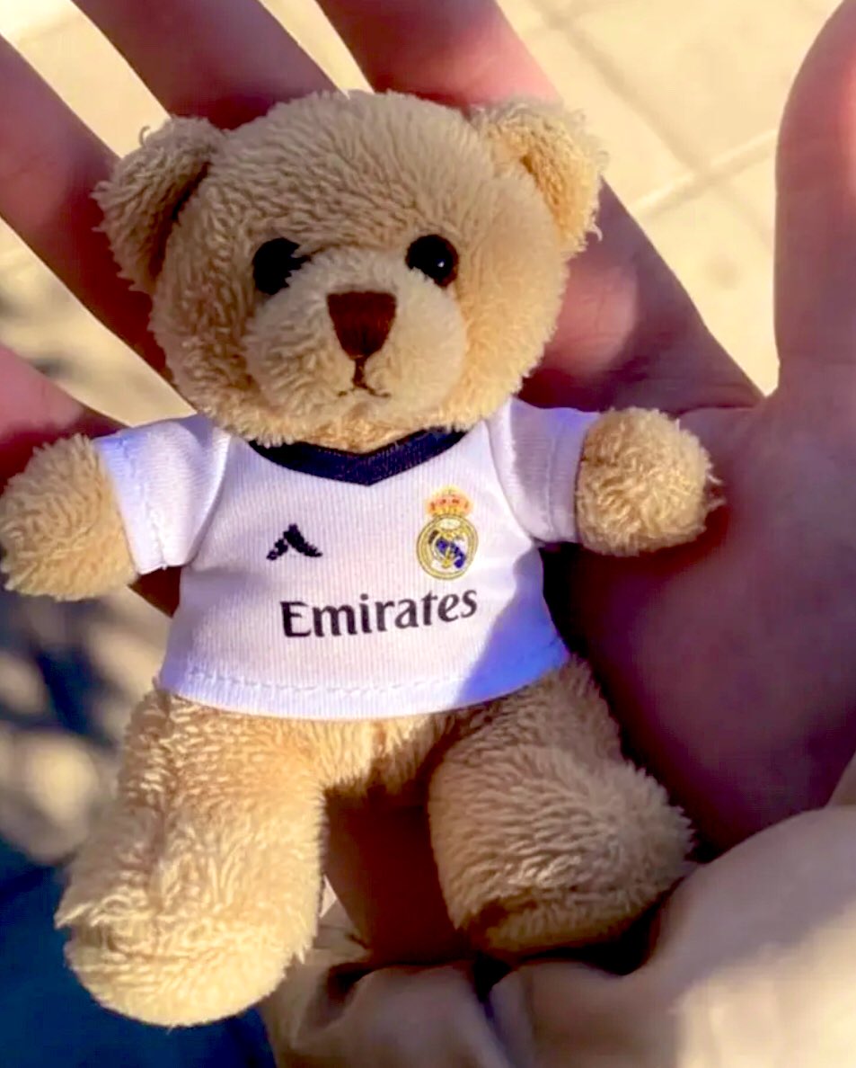 ما اتوقع فيه شعور أسوا من انك تشوف الشخص اللي تحبه يحب غيرك✨