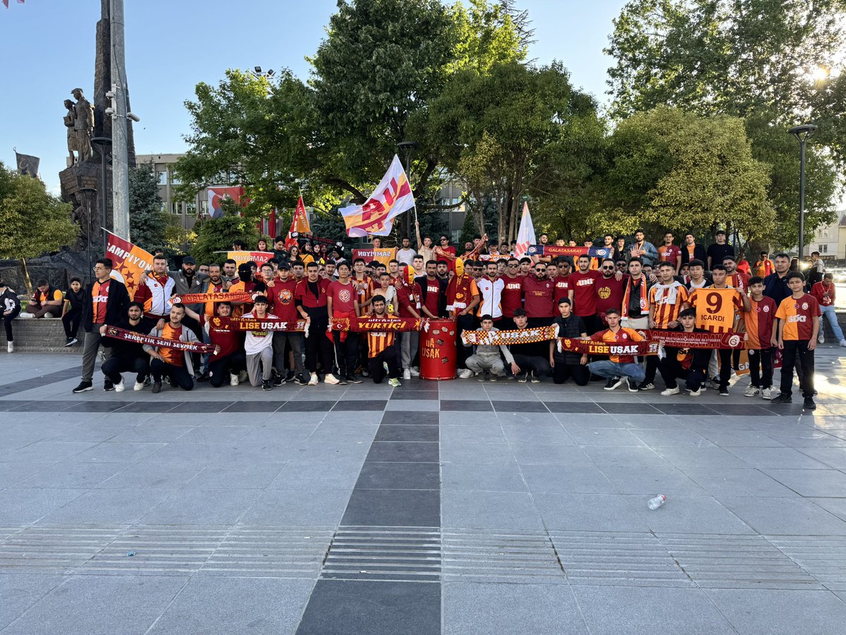 ultrAslanusAk's tweet photo. BİZ GALATASARAYLIYIZ ! 
#uAYurtiçi2025 https://t.co/WgKOCi59Af