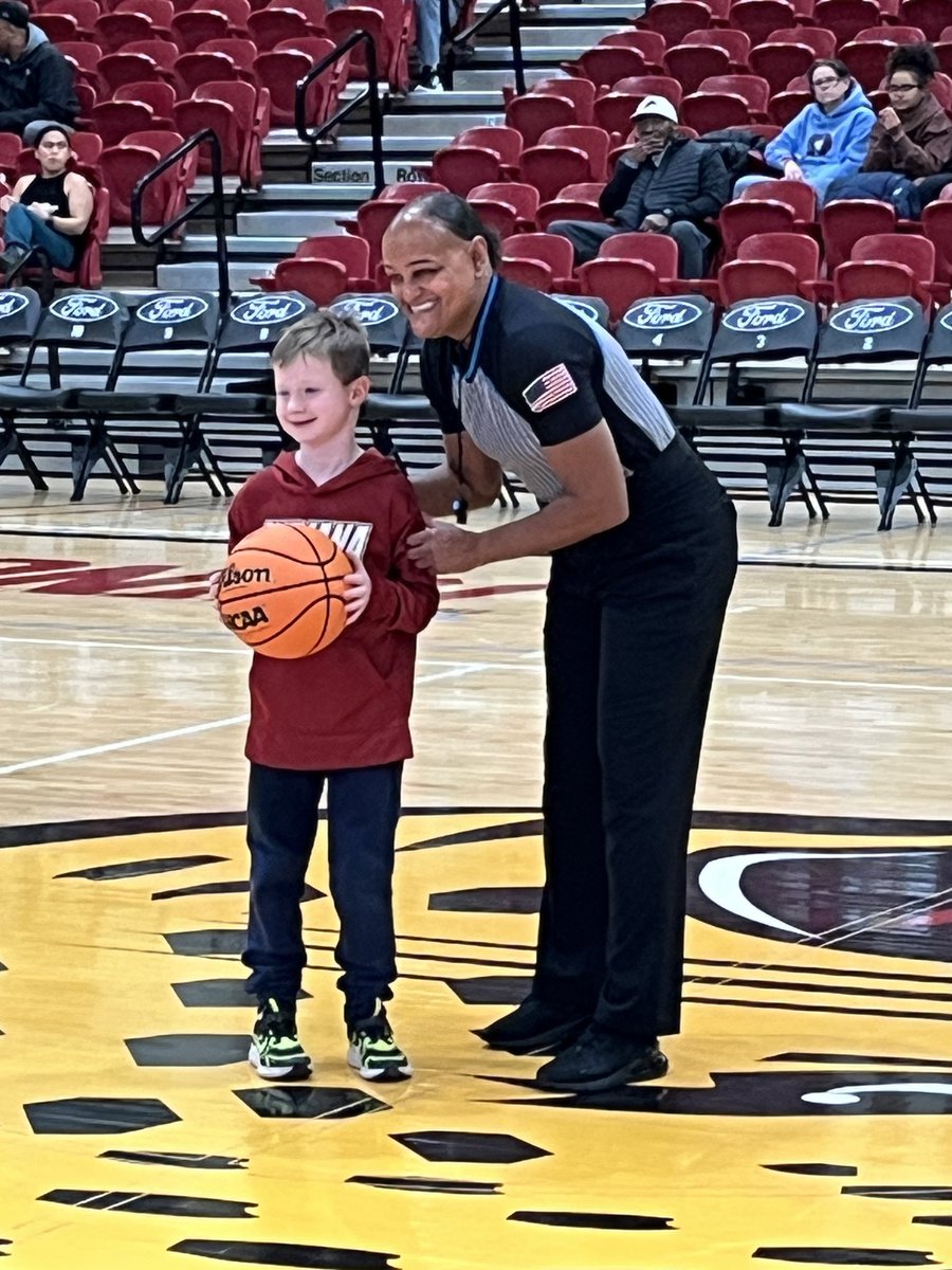 Professor_Pod's tweet image. I’ve had the pleasure of working IU Indy 🏀 games this winter and here’s a cool opportunity for your kids to deliver the game ball to the officials. Ryne was fired up last night and had a blast at the @iuindy_wbb game. Great win for the Jags!

iuindyjags.com/sb_output.aspx…
