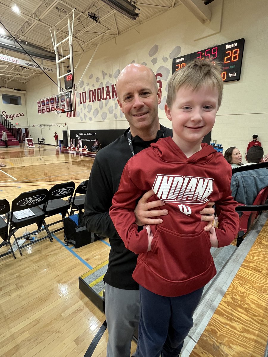 Professor_Pod's tweet image. I’ve had the pleasure of working IU Indy 🏀 games this winter and here’s a cool opportunity for your kids to deliver the game ball to the officials. Ryne was fired up last night and had a blast at the @iuindy_wbb game. Great win for the Jags!

iuindyjags.com/sb_output.aspx…