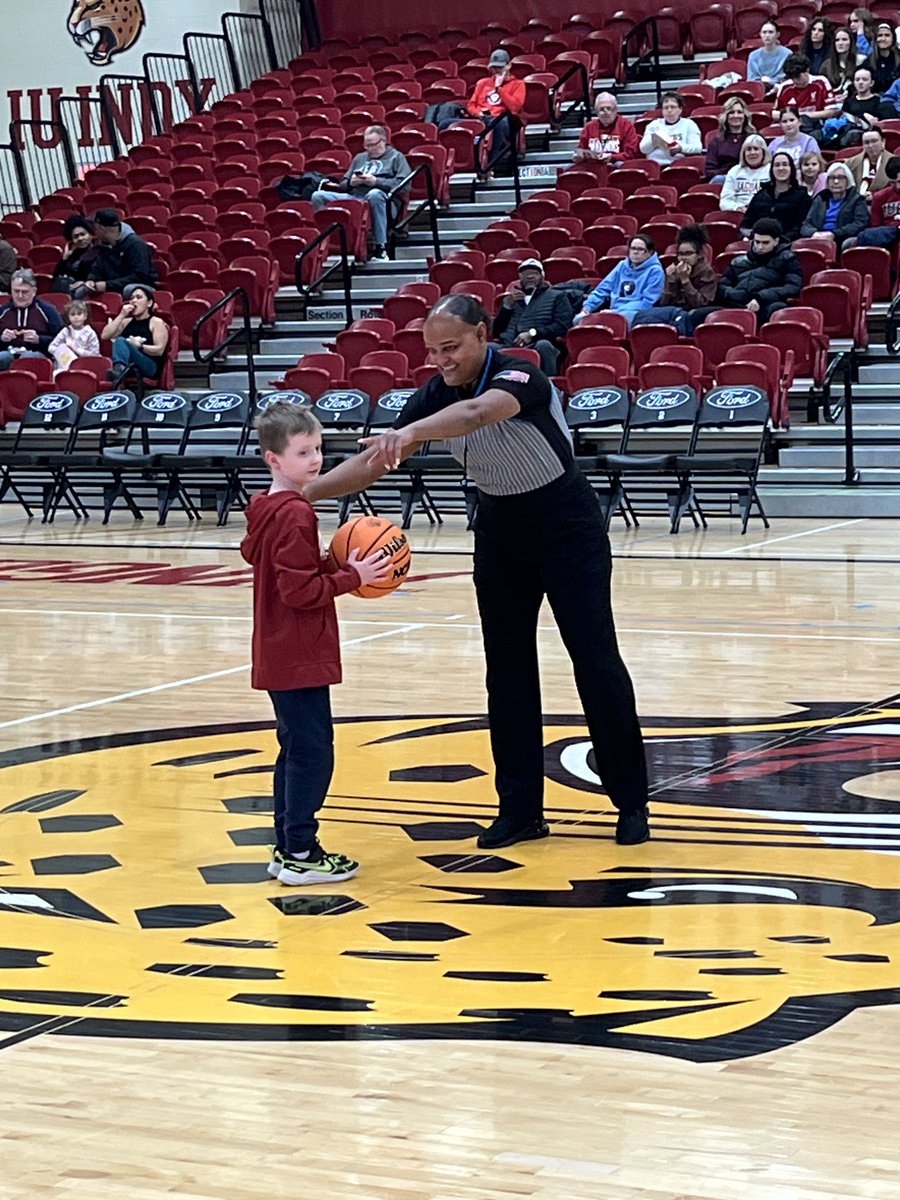 Professor_Pod's tweet image. I’ve had the pleasure of working IU Indy 🏀 games this winter and here’s a cool opportunity for your kids to deliver the game ball to the officials. Ryne was fired up last night and had a blast at the @iuindy_wbb game. Great win for the Jags!

iuindyjags.com/sb_output.aspx…