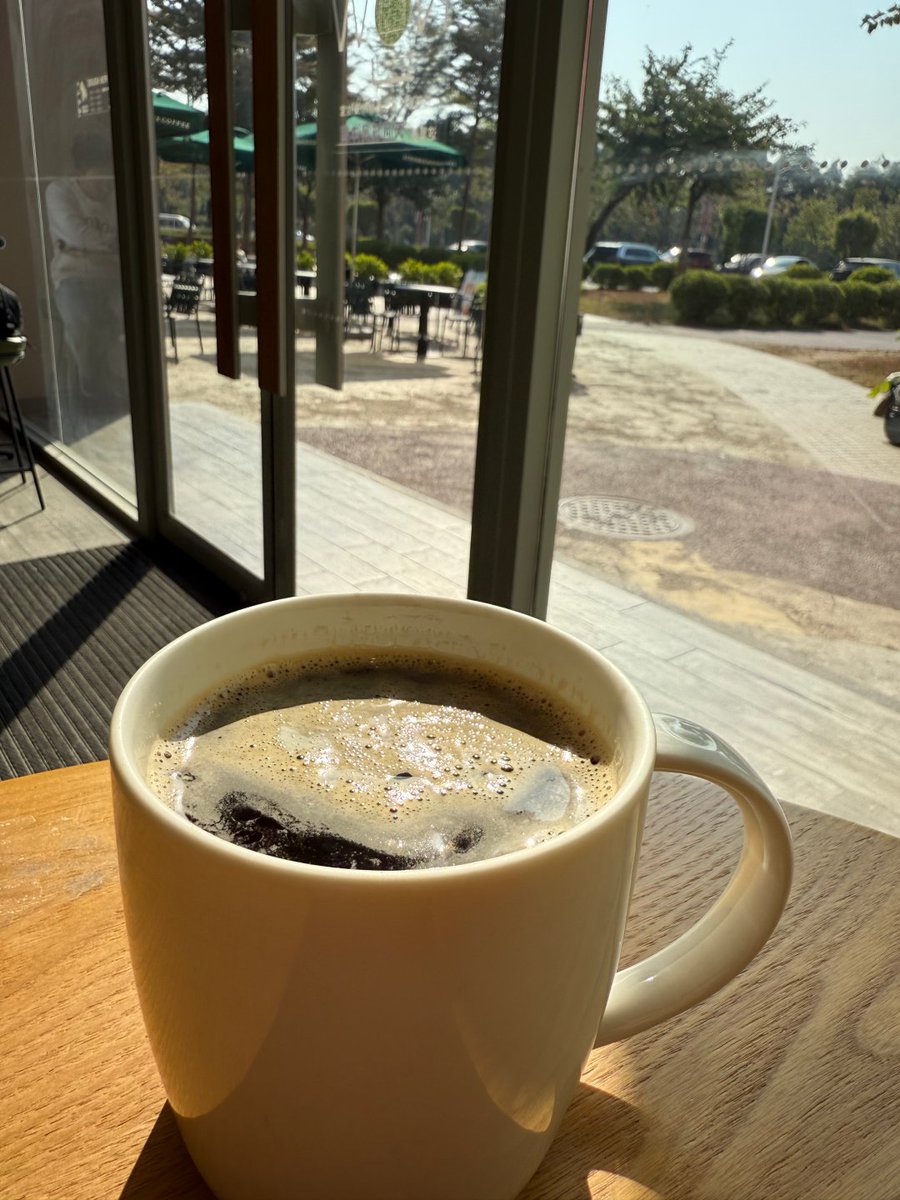 Emilyttyrr's tweet image. Enjoy the wonderful moments of coffee