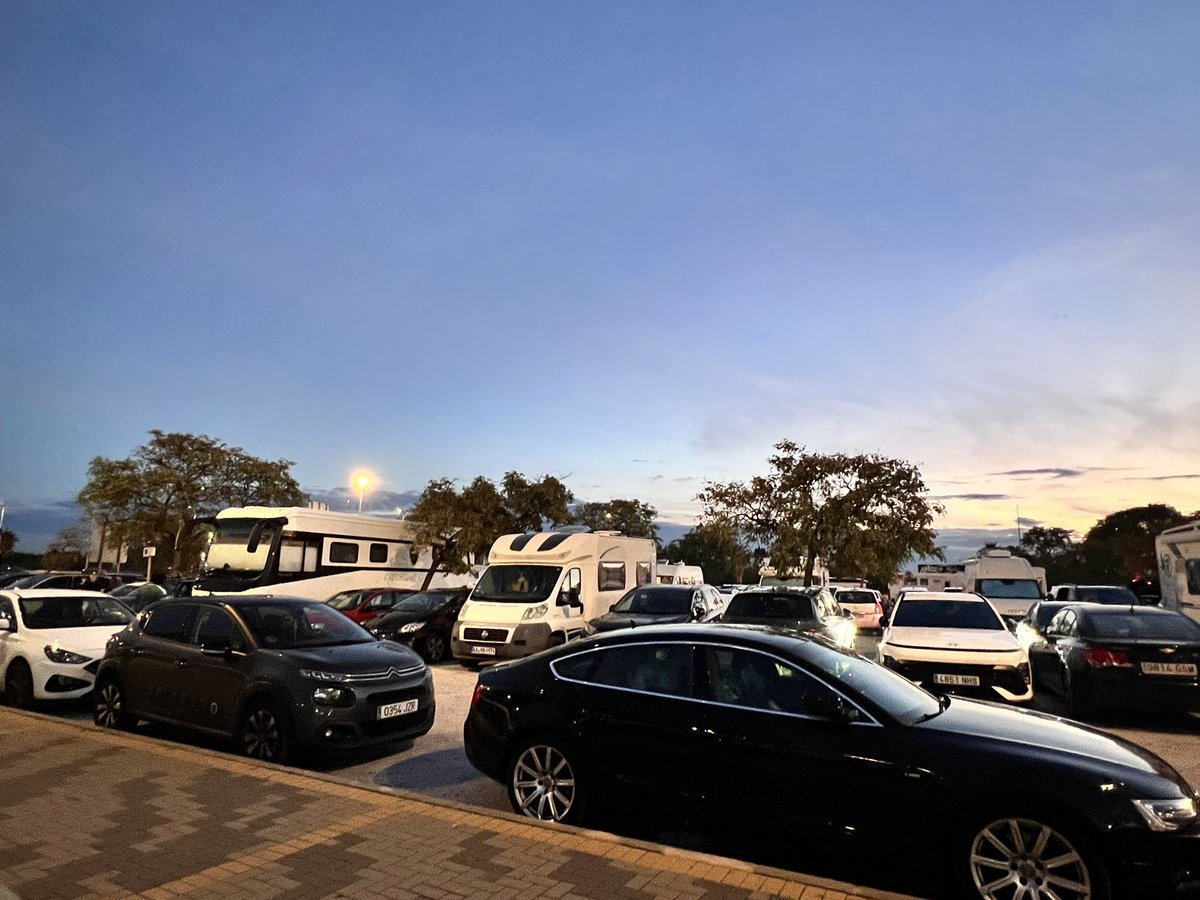 INMALARAG's tweet photo. ¿@malaga @pacodelatorrep podéis mirar el tema de las caravanas en los alrededores del Carpena? Cada vez hay más y acampando sin regulación ninguna. Ya mismo tendré que aparcar el Mijas para ir andando a ver un partido del @unicajaCB https://t.co/o6bnQWAg2W