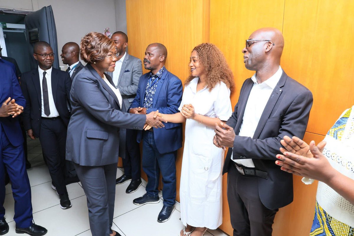 NialeKaba_Off's tweet image. Revenir au cabinet et être accueillie par vos visages familiers et vos encouragements… 

C’est cela, la force d’une équipe soudée. Merci pour votre chaleur et votre loyauté. 

Ensemble, nous allons encore plus loin. 🤝

#NialéKaba #MEPD #Gouciv #Civ225