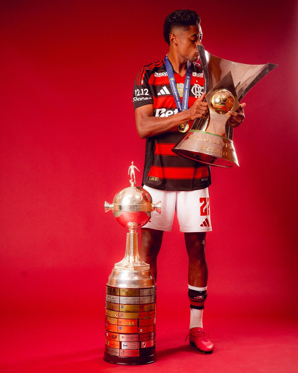 Primordial em tantas conquistas. Imparável nas grandes noites. 

Hoje celebramos o ídolo. Parabéns, BH! ❤️🖤

#Aniversário