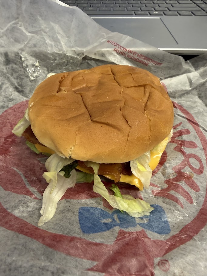 MaverickKen's tweet photo. @Wendys  fell for your great deal on JBC... but come on... reality bites!  What they promised... what i got! https://t.co/1eACcUDeAT