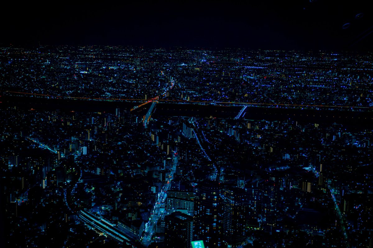 Tokyo Skytree.
Couldn't go up the first day due to high winds, so I returned the next day.
The nightscape from the top is just gorgeous. ✨✨✨