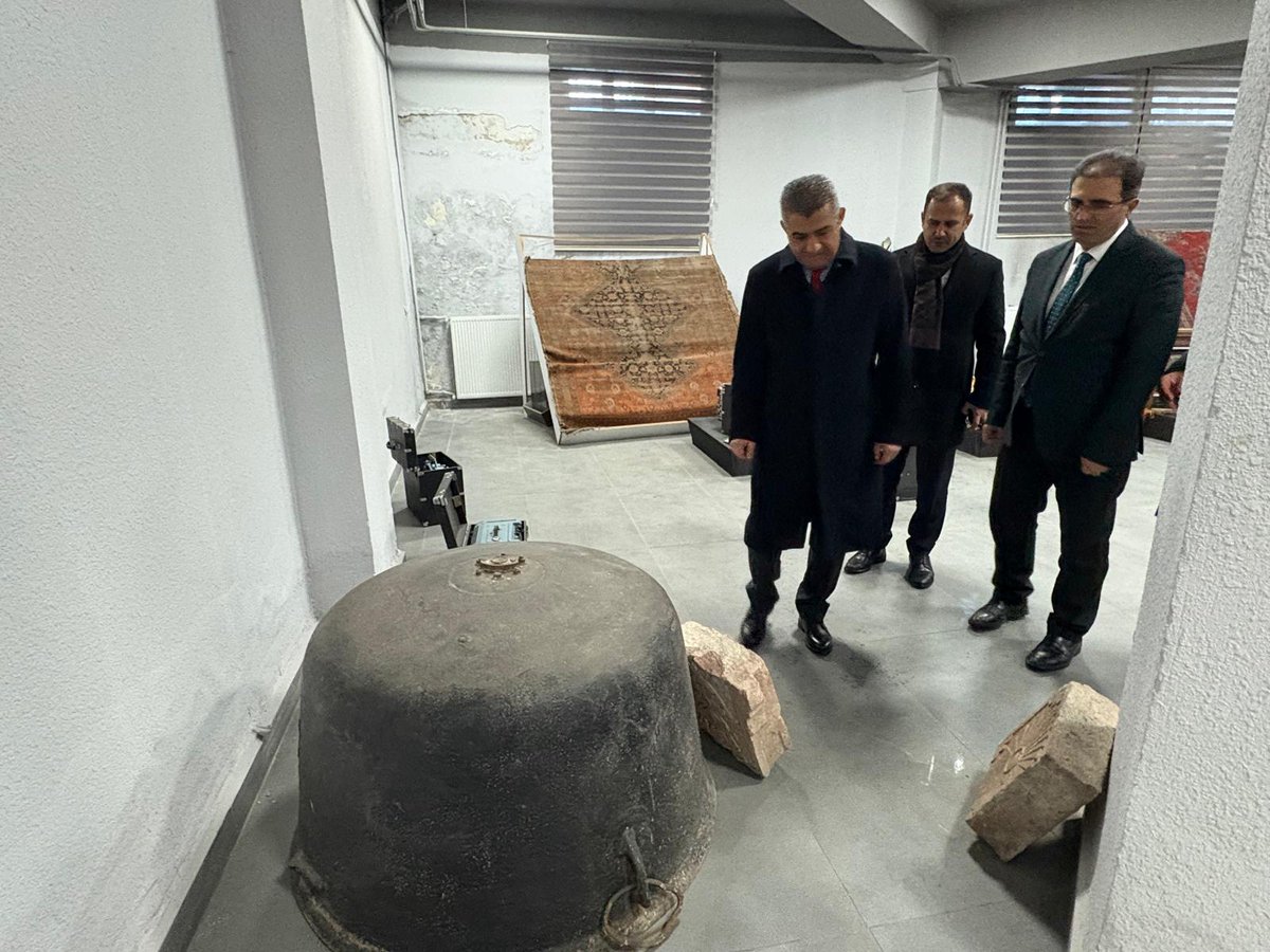📌 Geçmişten Geleceğe Bir Yolculuk: Erzurum Lisesi Müzesi Ziyareti

İl Millî Eğitim Müdürümüz Sayın Süleyman Ekici, köklü bir geçmişe sahip olan Erzurum Lisesi Müzesini ziyaret etti. 🏛️

Ziyaret kapsamında müzede sergilenen eserleri tek tek inceleyen Müdürümüz, yetkililerden