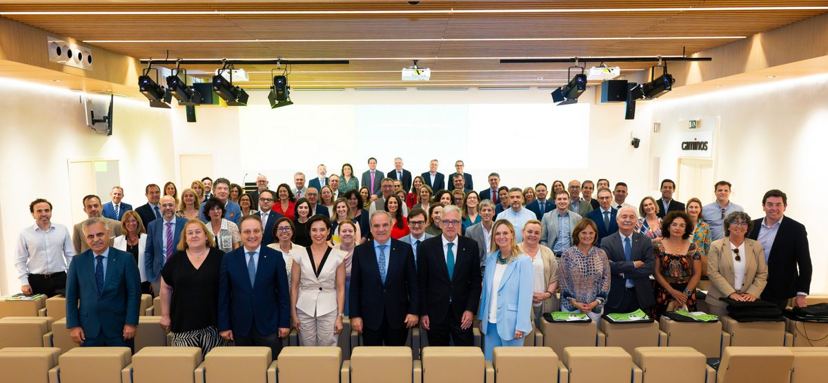 🌟🎄 La Organización Farmacéutica Colegial finaliza un 2025 activo en actividad legislativa y profesional en el ámbito sanitario y, dentro del mismo, en el farmacéutico.

🥼 Estos son los 12 hitos más destacados de este año: ow.ly/MCS430sShg3