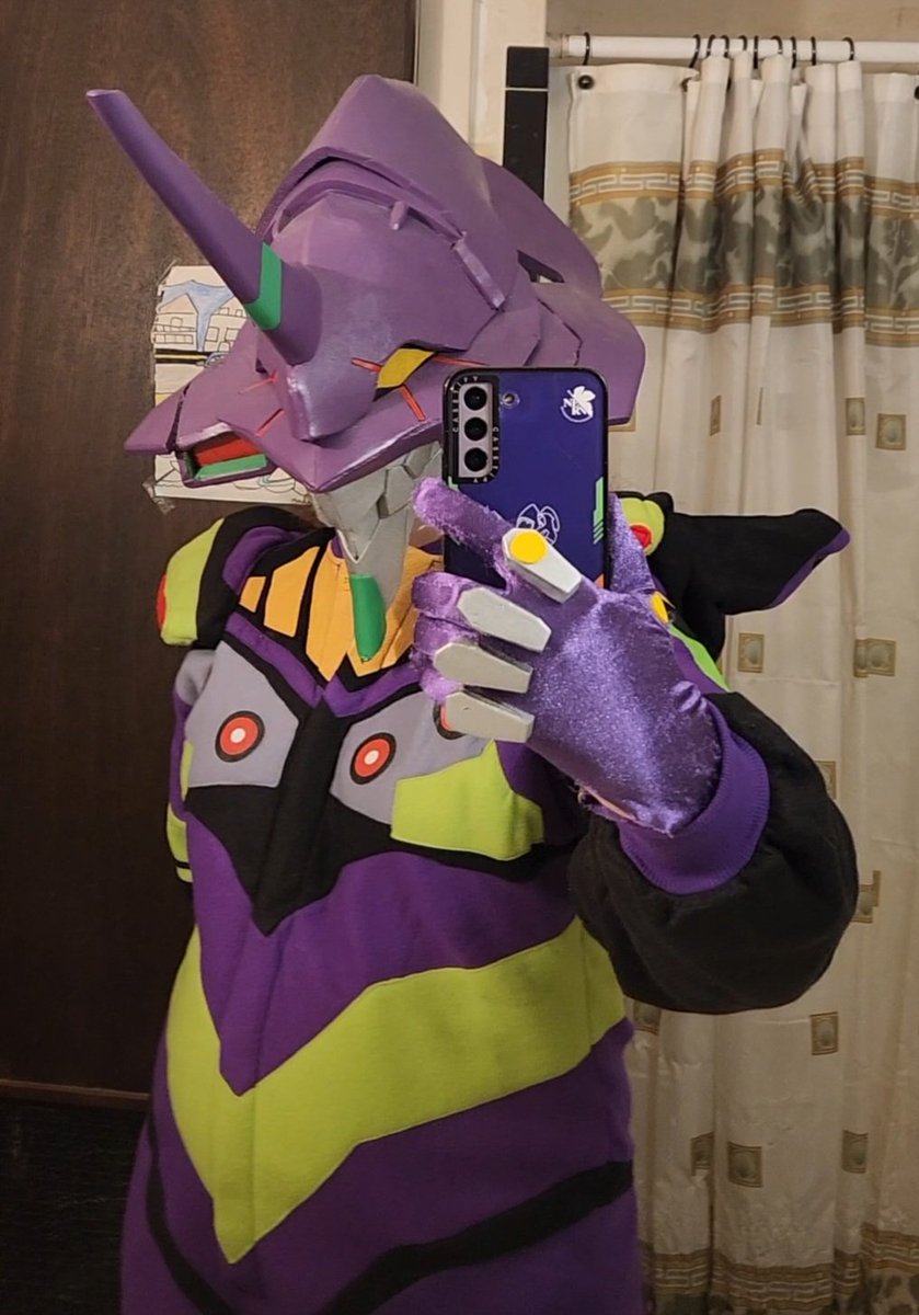 For Christmas, my wonderful girlfriend gave me a Unit 01 Kigurumi!
And the helmet from <a href="/seagull_horny/">Big Thicc Robots</a> completes the look! 💜💚

#evangelion #nge #evaunit01 #kigurumi #cosplay