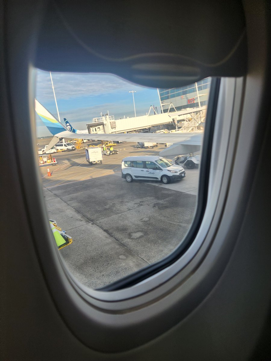 今日、私は長い年月を経て軍隊に戻ります。

これが本当に起きているなんて信じがたいですが、何年もずっと戻りたいと思っていました。