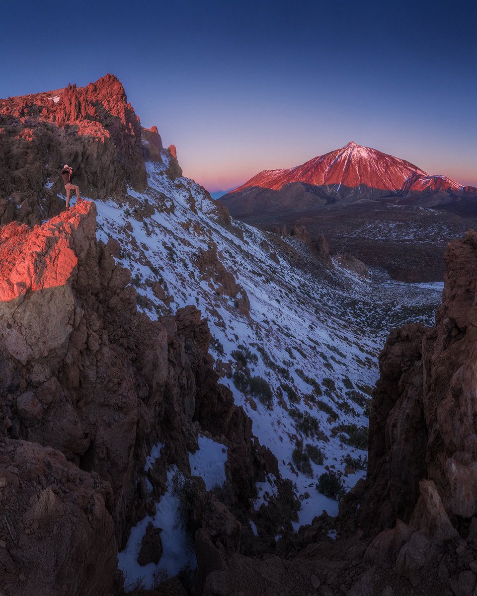 Imanolzuaznabar's tweet photo. Este ha sido el plan de hoy:

Despertarnos a las 3:30, conducir casi una hora y media, otra hora y media de ruta hasta este punto y poco después ha llegado la magia.

Inolvidable amanecer con vistas al Teide. https://t.co/xEk4xKqO5B