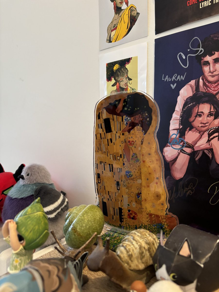 deadbaguettes_'s tweet image. AND A SUPER COOL STANDEE!! LOOOK AT THEMMMMMM