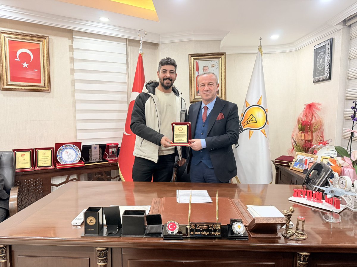 KayaZeydin's tweet photo. 📍 Hakkâri

✅ AK Parti Hakkâri İl Başkanlığı

İl Başkanlığımızda;

🔹 Hakkâri Zap Spor @Barikatzap1 Taraftar Grubu Başkanı Sn. Onur Rumet Çallı’yı,
🔹 İlimizin kanaat önderlerinden Sn. Necman Adıyaman ve beraberindeki heyeti,
🔹 Hakkâri Devlet Hastanesi Fizik Tedavi Servisi’nden kıymetli kardeşlerimizi,
🔹 Kurum amirlerimizi,
🔹 Gençlerimizi,
🔹 Değerli vatandaşlarımızı,
🔹 İlçelerimizden, beldelerimizden ve köylerimizden gelen misafirlerimizi,
İl Başkanlığımızda misafir etmekten büyük memnuniyet duyduk.

Nazik ziyaretleri dolayısıyla tüm misafirlerimize teşekkür ediyorum.
Rabbim, milletimize karşı bizleri mahcup etmesin.

@RTErdogan
@Akparti
@abuyukgumus
@MustafaAlkayis 
@byildiz63