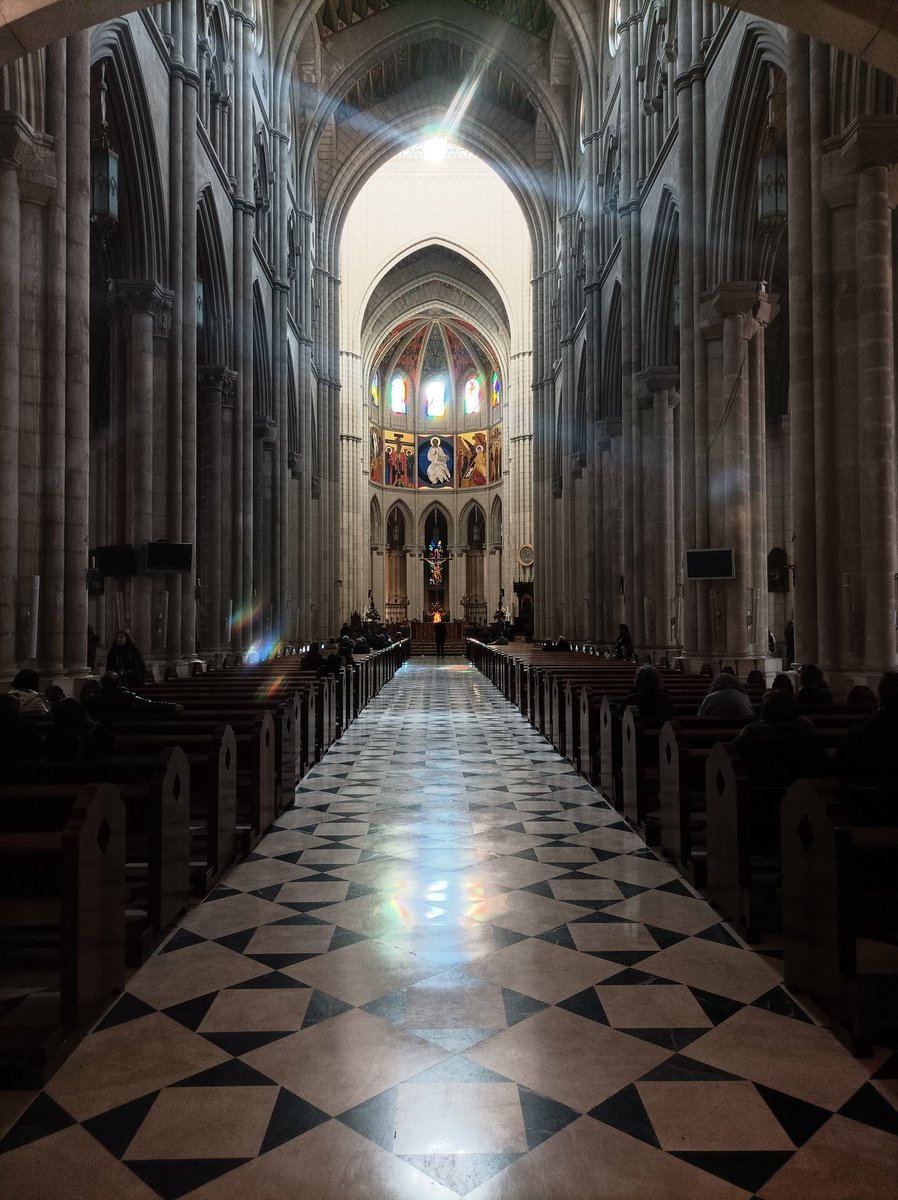 Catedral.
Almudena.
Madrid.
