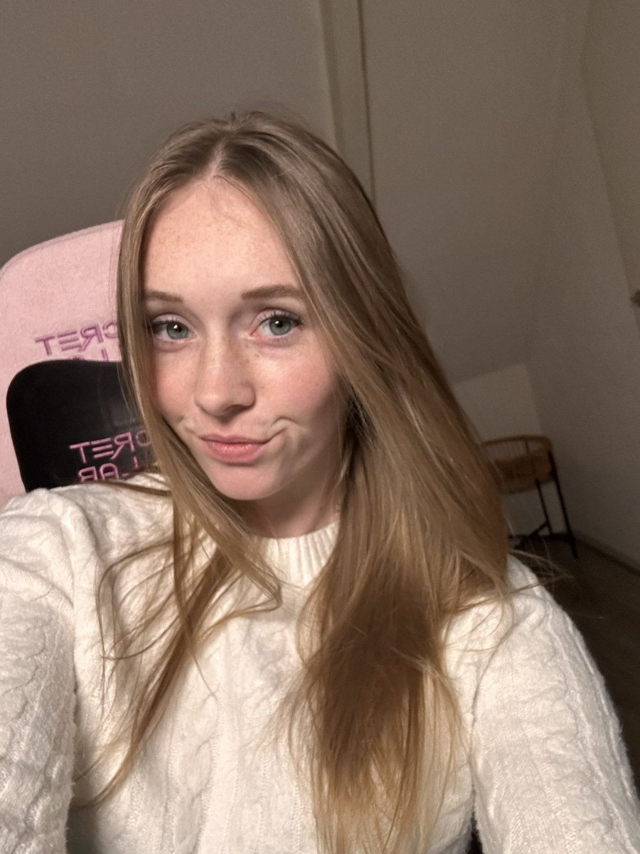 LIVEEEEEEEE

SAYING GOOD BYE TO 2025 ON BO7😭🥹
Come say good bye and wish each other a happy new year:)

0/1.000.000.000 subs
0/1.000.000.000.000 kicks

Pls leave a lurk x

Kick.com/denieess_x