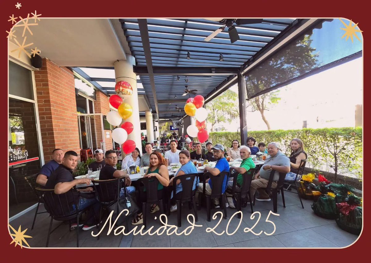 METRIKASV's tweet photo. 🎄🤍 El pasado 20 de diciembre vivimos un hermoso convivio navideño en Métrika
Un momento de pausa para compartir y agradecer el trabajo, la dedicación y el compañerismo de cada uno de nuestro equipo 
Gracias por ser parte de esta gran familia
¡Sigamos construyendo grandes cosas! https://t.co/v70OZ9U4AS