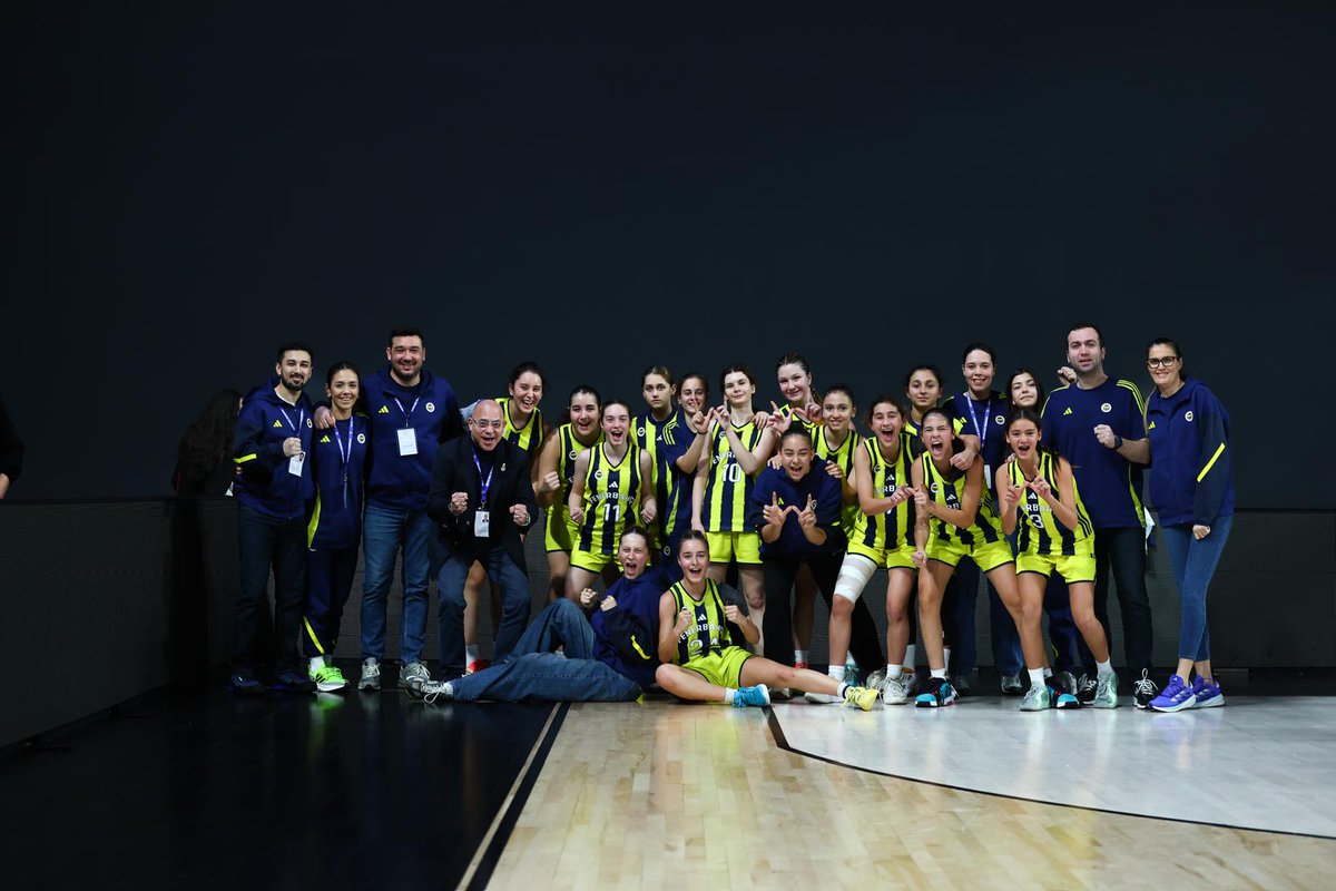 İstanbul U14 Kızlar Ligi Final Grubu maçında Emlak Konut ile karşılaşan Fenerbahçe A Takımımız, sahadan 52-41’lik skorla galip ayrıldı! 💪

Tebrikler Takım! 💛💙