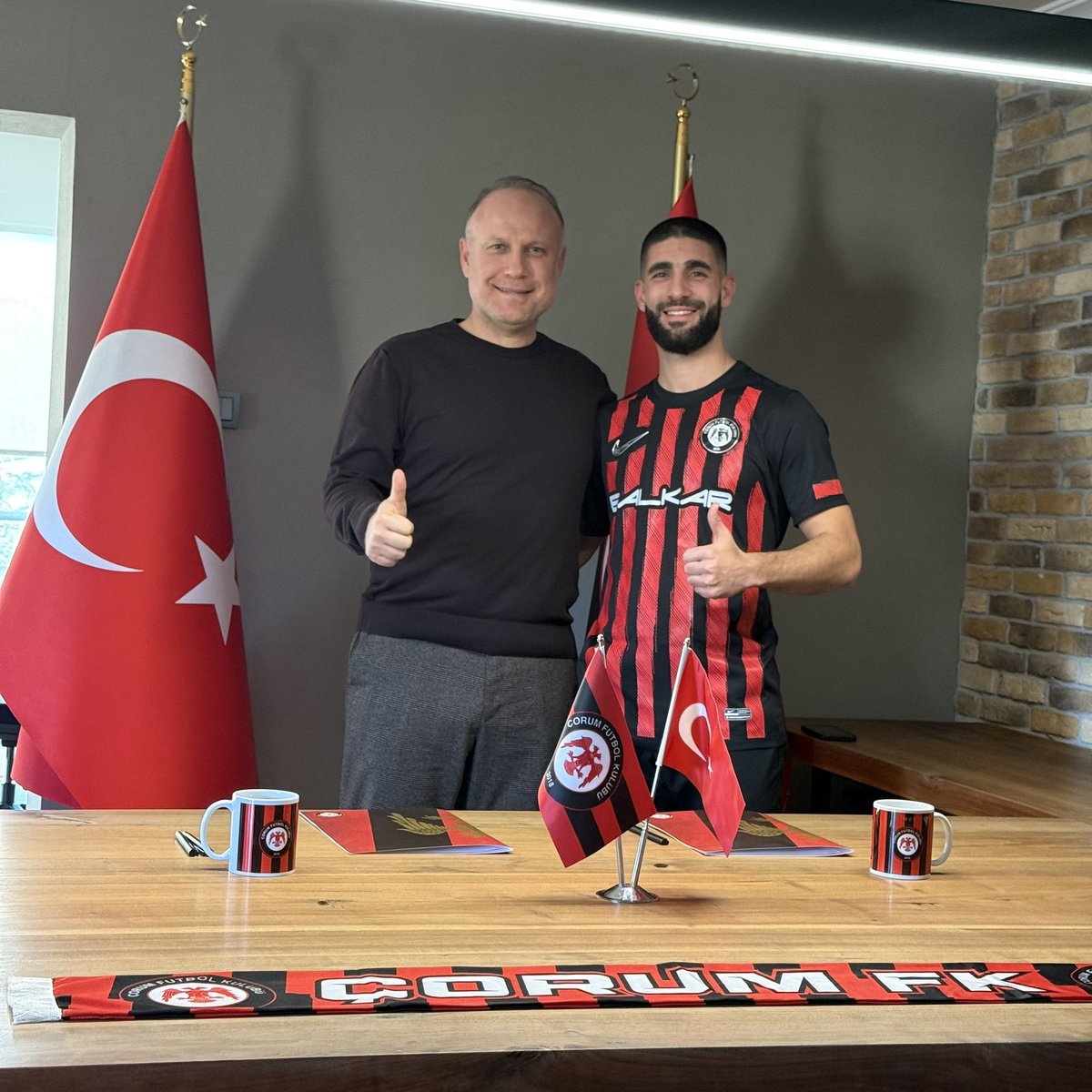 cemkargn23's tweet photo. Çorum FK ✍️ Ahmed Ildız hayırlı olsun Allah utandırmasın 🤲❤️
Transferde hiçbir fedakarlıktan kaçınmayan Baran başkanımıza çok tşk ederiz.Ayrıca çok büyük başarılar,şampiyonluk ve harika anılar yaşayıp hep mutlu olduğumuz Göztepe‘ye de sonsuz teşekkürlerimizi bir borç biliriz.🤲 https://t.co/QwE3pLK5I7