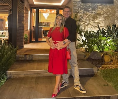 🔴"HOUSTON, TENEMOS UN PROBLEMA": LA PAREJA OSTENTOSA PIDE A CONTRALORÍA MÁS TIEMPO PARA JUSTIFICAR ELEVADOS GASTOS 

◾La <a href="/contraloriapy/">Contraloría General de la República🇵🇾</a> General de la República (CGR) notificó hoy a la pareja conformada por los cartistas <a href="/EddieJara1/">Eddie Jara</a> y <a href="/JohanaVega2023/">Johana Vega 2023</a> que tienen una prórroga de