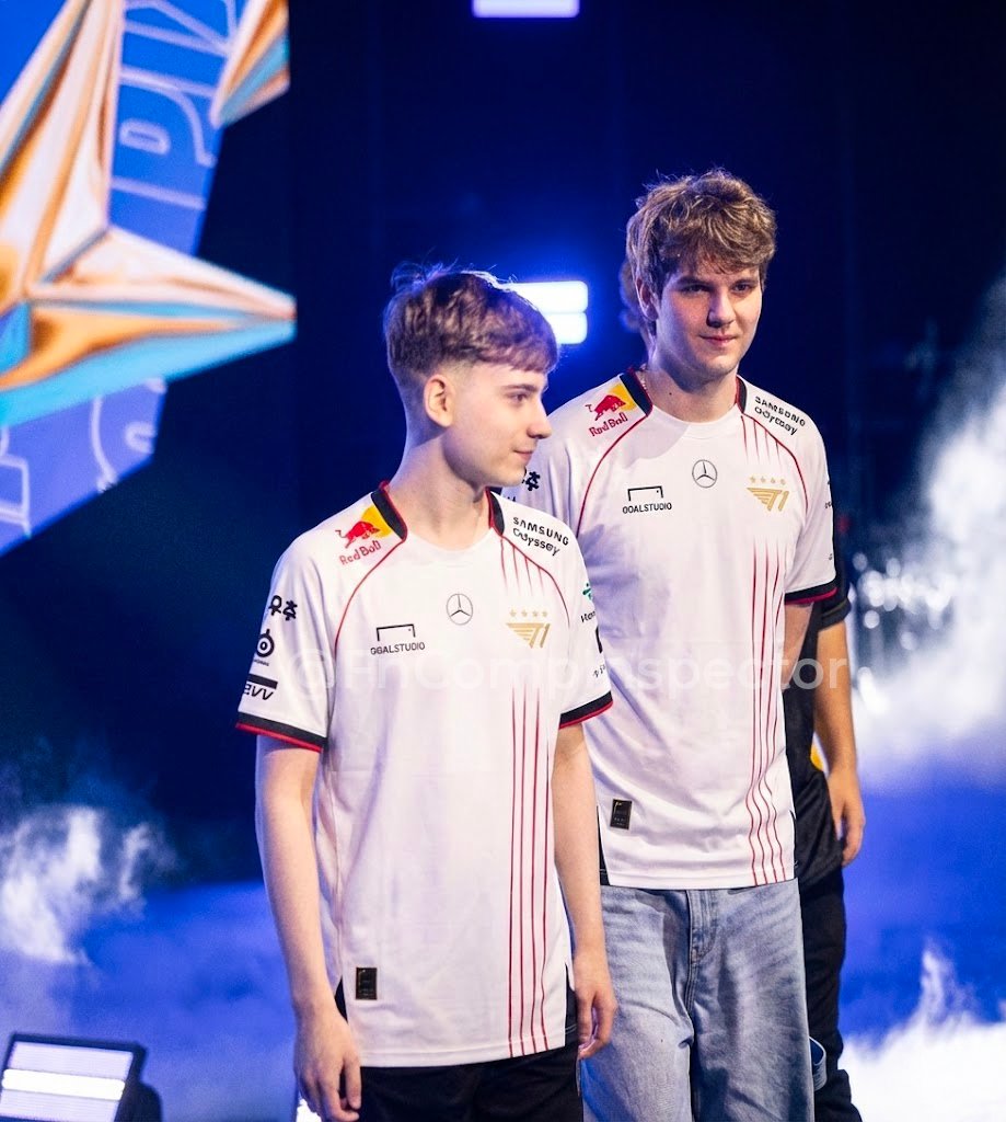 FnCompInspector's tweet image. 🕵️‍♂️ Go Go Gadget BREAKING NEWS!

Inspector Gadget has detected that 𝐃𝐚𝐫𝐦 &amp;amp; 𝐃𝐞𝐦𝐮𝐬 are extremely close to joining the 𝐊𝐨𝐫𝐞𝐚𝐧 giant 𝐓𝟏 🇰🇷🔥
Before that, 𝐕𝐢𝐭𝐚𝐥𝐢𝐭𝐲 did make an offer… but it was instantly rejected by the duo 🐝👀

History in the making 🔍⏳