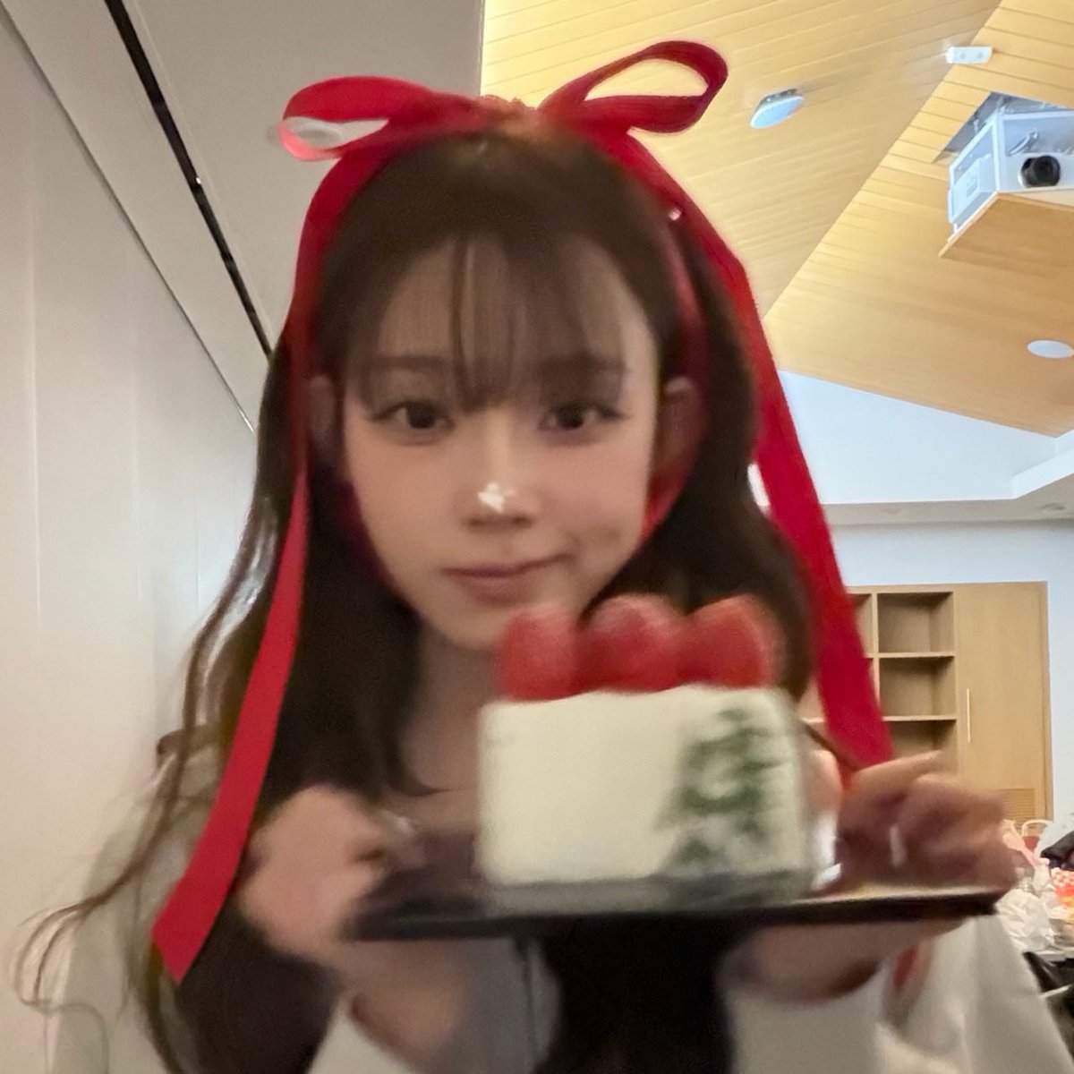 is it just me or does her eyes kinda look like karina’s here