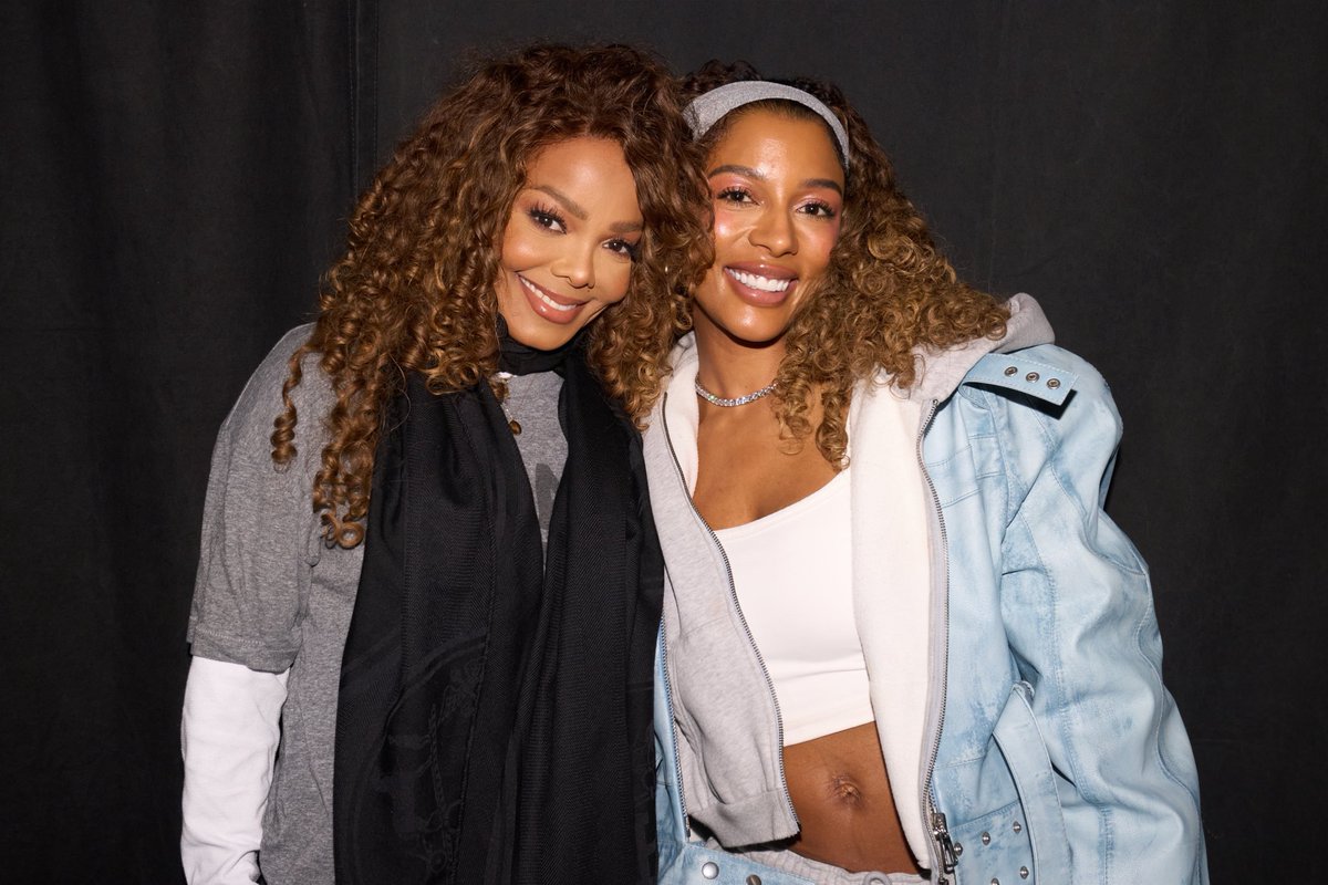 JanetJackson's tweet photo. Victoria, Ralph &amp; BernNadette, it was so good to see you!

Photo: Solaiman Fazel
Makeup: Preston Meneses
Hair: Chris Rios, Davontaé Washington &amp; Andrea Thompson, Wig by Shlomi Mor Wigs https://t.co/LnLiOtv3hn