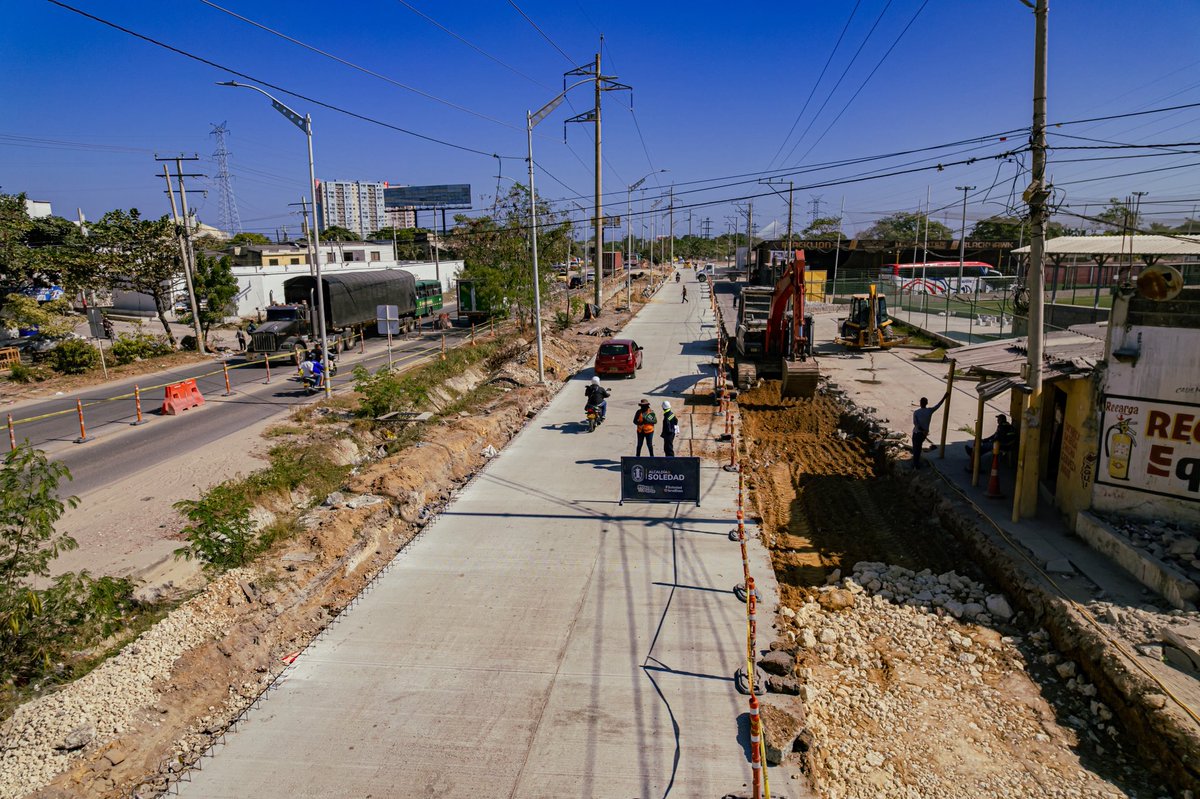 soledadalcaldia's tweet photo. 🚧 Ya habilitamos los primeros 200 metros de la nueva Vía Circunvalar.
✅ Concreto rígido
✅ Flujo vehicular mejorado
✅ Menos polvo, barro y traumatismos
✅ Más movilidad, más progreso.

📅 Y en enero se vienen 200 metros más…
Porque Soledad Obra Bien y Alcira sí cumple 💪 https://t.co/hnDFmuHjLU