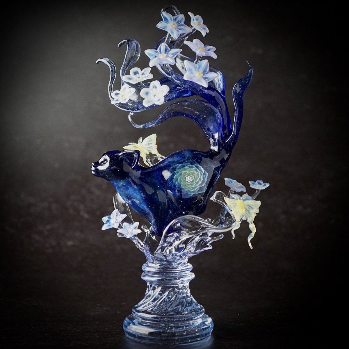 2025年は個展に全力を注いだ一年でした。
初めての個展を実現できたことは、自分にとって大きな一歩です。

ここまで歩んでこれたのは、いつも応援してくださる方々をはじめ、関わっている沢山の方々のおかげだと改めて感じています。

その気持ちを忘れず、来年も制作を続けていきたいと思います。