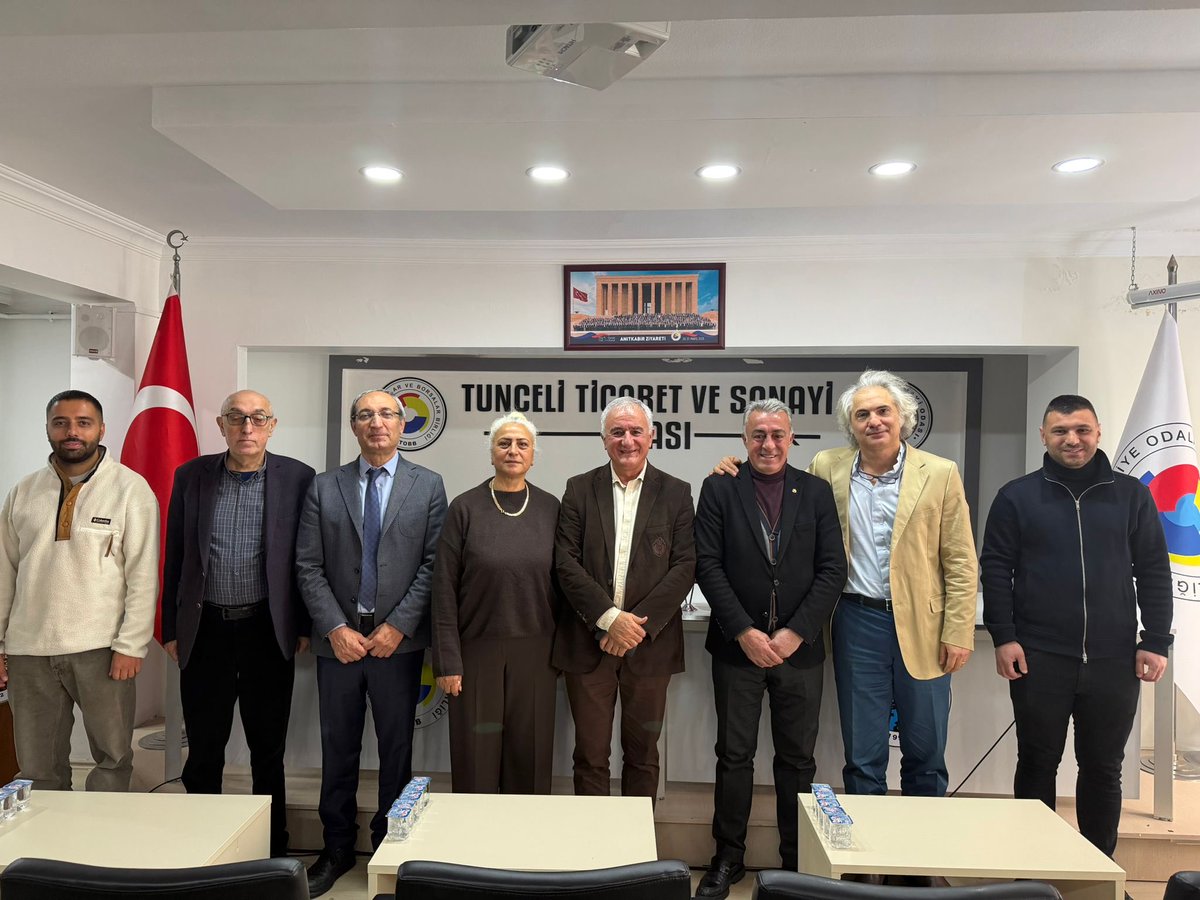 Vakıf Yönetim Kurulu ve Sağlık Komitesi Üyeleri olarak Tunceli Sanayi ve Ticaret Odası’nı ziyaret ettik. 
Oda Başkanımız Hasan Hüseyin COŞKUN ve yöneticilerinin vakfımızın çalışmalarına gösterdikleri ilgi ve nazik ev sahiplikleri için teşekkür ediyoruz.