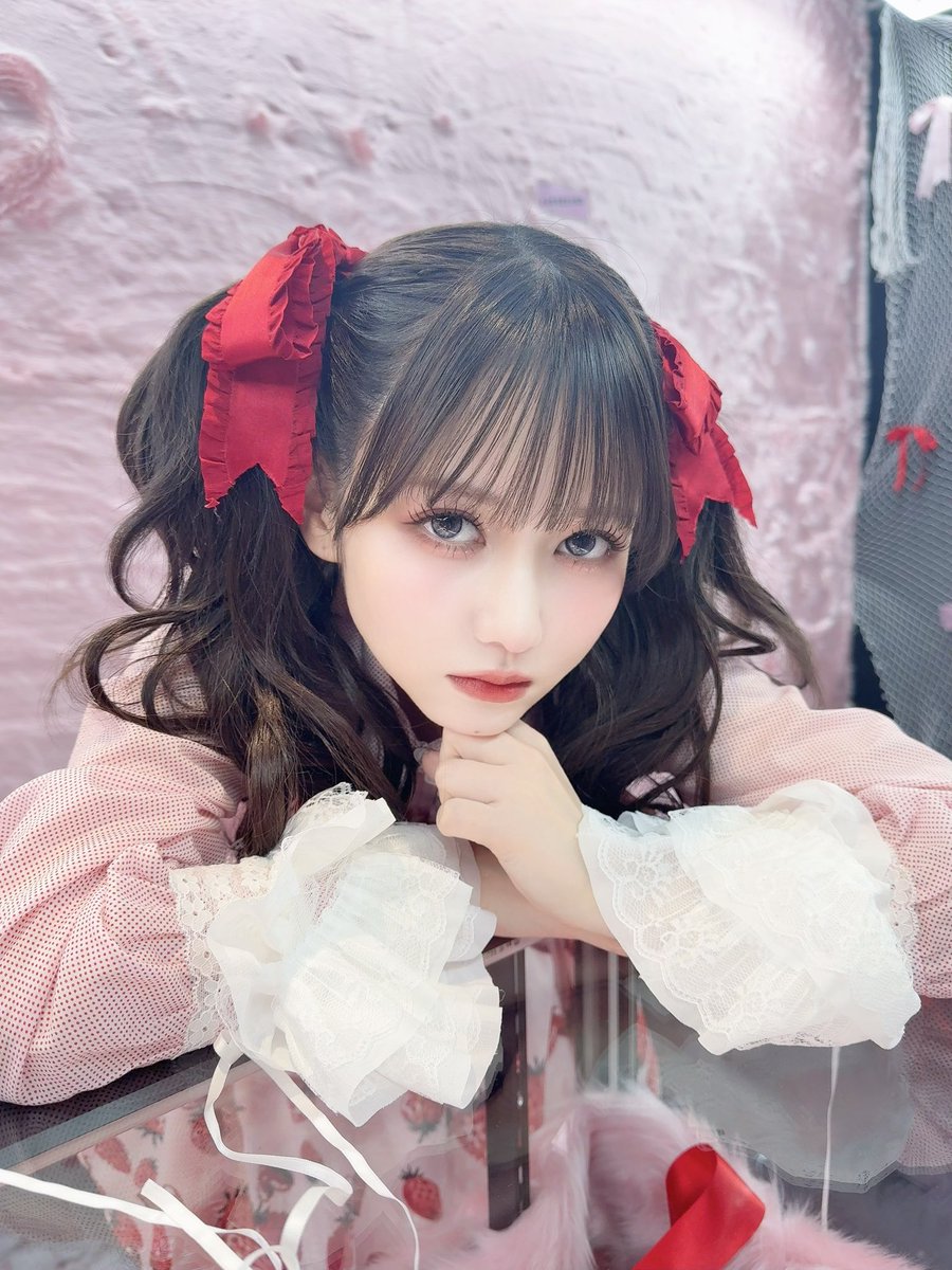 Burberry サングラス　ピンク　佐藤ノア 日本の可愛いを牽引する原宿で明日から28日まで CULTをCULTUREにする