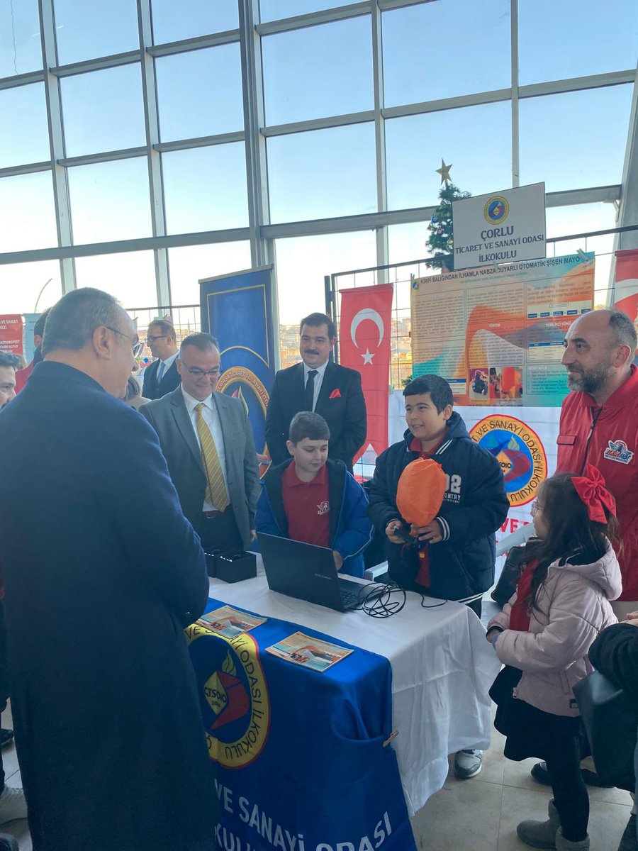 CorluOdas's tweet photo. Okulumuz TEKNOFEST takımı “Piri Reis Tayfa”  2025 Türkiye finalisti okullar ile birlikte, Tekirdağ Valisi Sayın Recep SOYTÜRK’ ten ödülünü aldı. Danışman öğretmenimiz Tolgahan KARACA’ yı, öğrencilerimiz Ali Fikri GAZİ, Defne ÇOLDUK ve Yavuz SelimAYDIN’ ı kutluyoruz. https://t.co/IB7xkzIxxZ