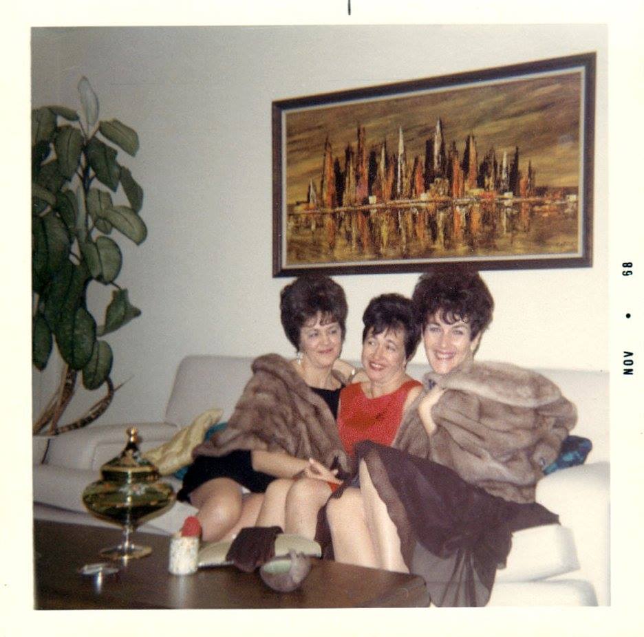 ECrowens's tweet image. Let's pretend we're #elegant after the whole #neighborhood #lostpower #caption #contest #captionthis #captions wanted #captionsforinsta #captionsplus #storyprompt #storyprompts #wronganswersonly