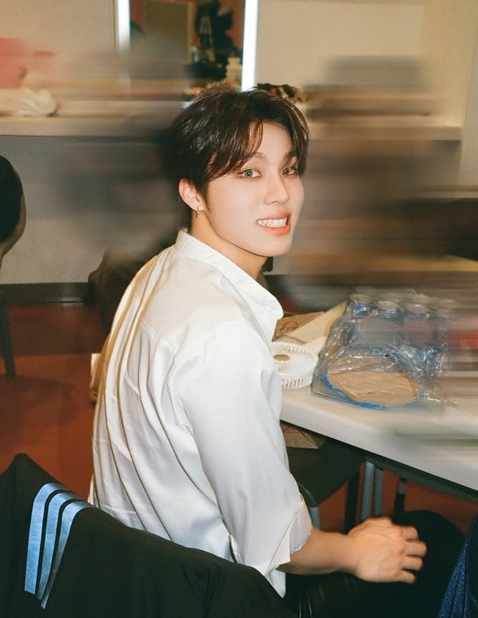 PICSPJW's tweet image. jeongwoo you're so handsome omg 😩