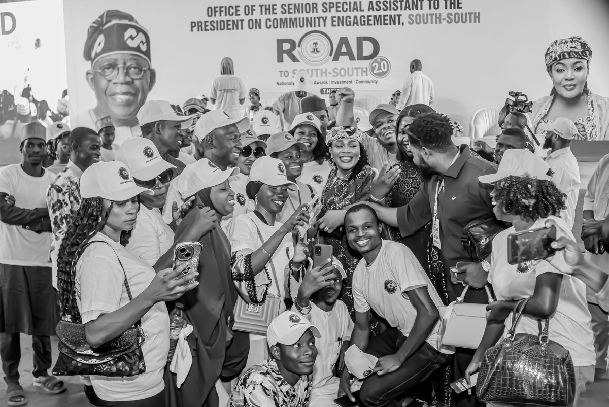 gift_johnbull's tweet photo. Here are some unforgettable moments from Road to South South 2.0.
Progress looks even better when we move together.
#PresidentSentMe
#OneGoal
#RenewedHopeAgenda
#CommunityVoices
#SouthSouth
#RoadToSouthSouth2_0
#NationalConvergence
#EventHighlight
#Unforgettablemoment
#Together https://t.co/aQdOf3u0GS