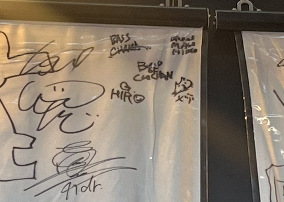 BUMP OF CHICKEN サイン　写真 CDJ恒例のサイン入りフラッグも見てきました。 BUMPちゃん達が出演した