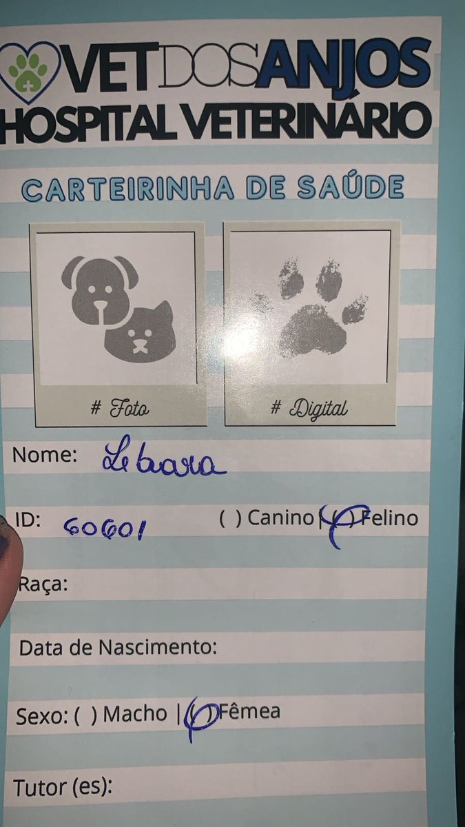 Wthcoffeee's tweet image. A mae da minha filha mostrando as vacina dela