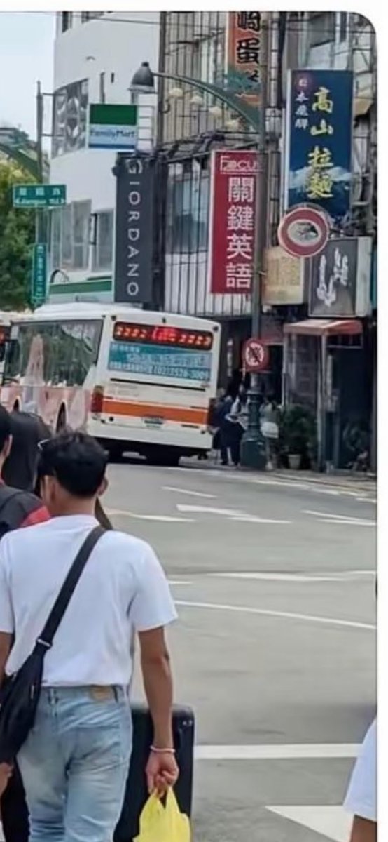 tomken_1986's tweet photo. @liuguangchui 我们有些没解放的地方确实不咋地富裕，解放以后就好了 https://t.co/PuGUWWg6PP
