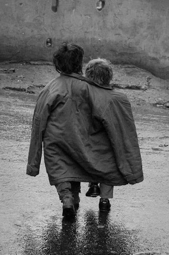 gevdime's tweet photo. .
We are told that people stay in love because of chemistry, or because they remain intrigued with each other, because of many kindnesses, because of luck. But part of it has got to be forgiveness and gratefulness.

      . - Ellen Goodman  'At Large'

          .📷jp.pinterest. https://t.co/DHm3VAd5yu