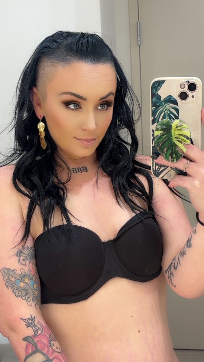itspinkiibxtch's tweet photo. I’m still alive &amp; creating porn 🤣 https://t.co/14FNY9WpHq