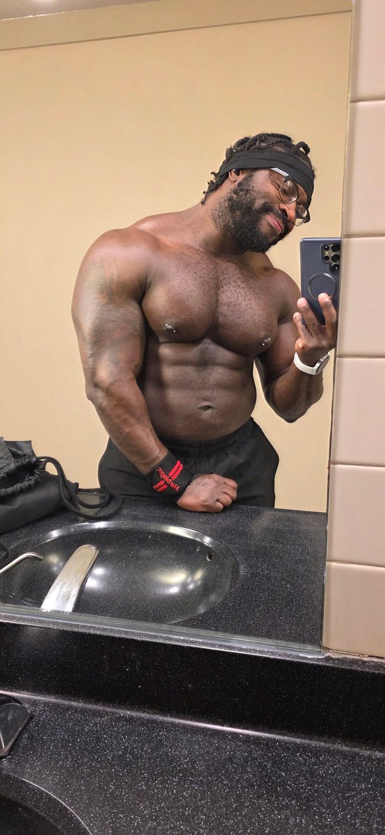 Hulksmash (✈️MAL , FLL (Feb 11-16th) tweet media