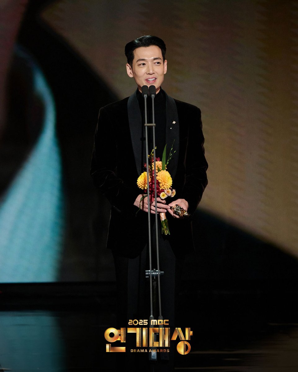 ✨2025 MBC 연기대상✨
베스트 액터상 수상을 축하드립니다🎉

🏆 베스트 액터상
<노무사 노무진> #정경호

#2025MBC연기대상 #MBC연기대상 #MBC드라마
#연기대상 #연말시상식 #mbcdrama #MBC